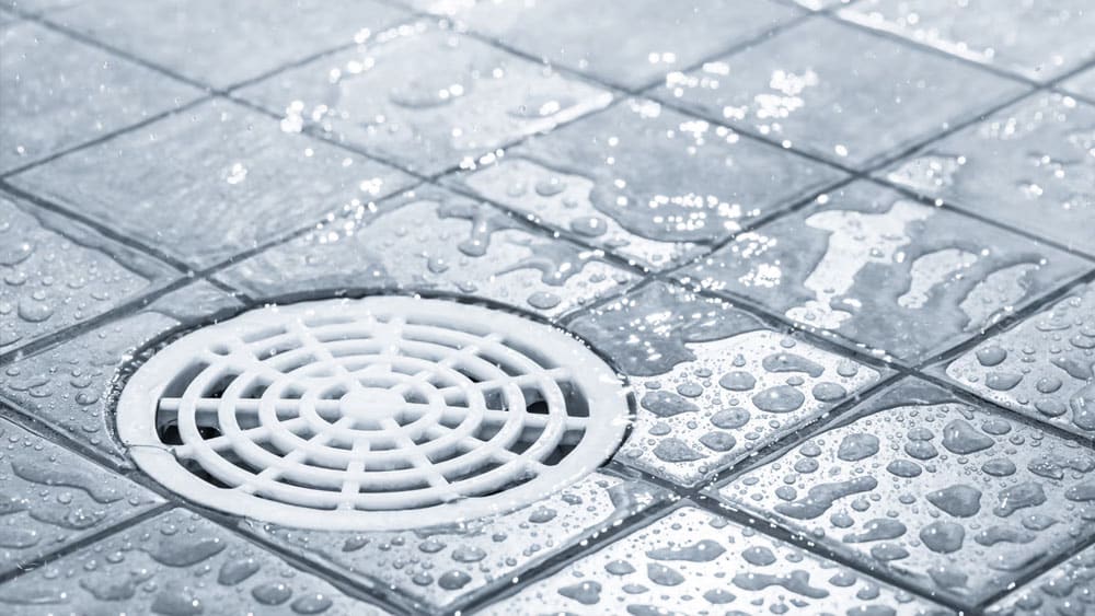 5 astuces simples pour éviter les drains bouchés